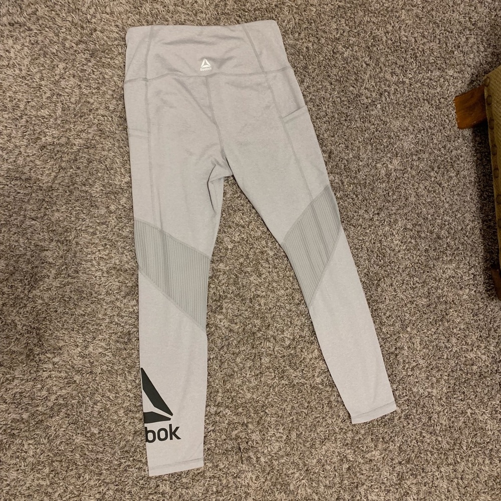 NWOT Reebok leggings with pockets